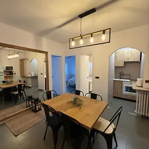 Apartamento En, Aviá